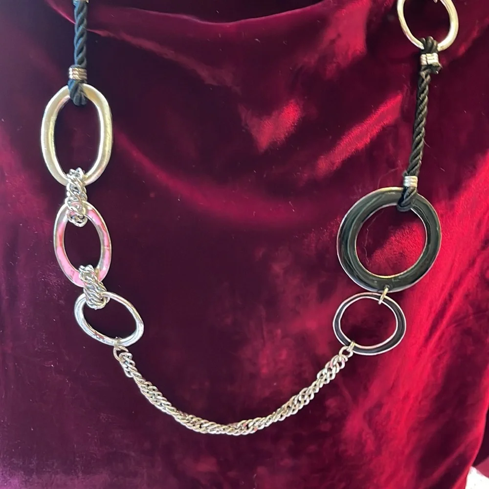 🌺 VINTAGE; New York Chic Belt/Necklace in Black/Silver-tone w/Black Rope Decor! - Picture 2 of 10